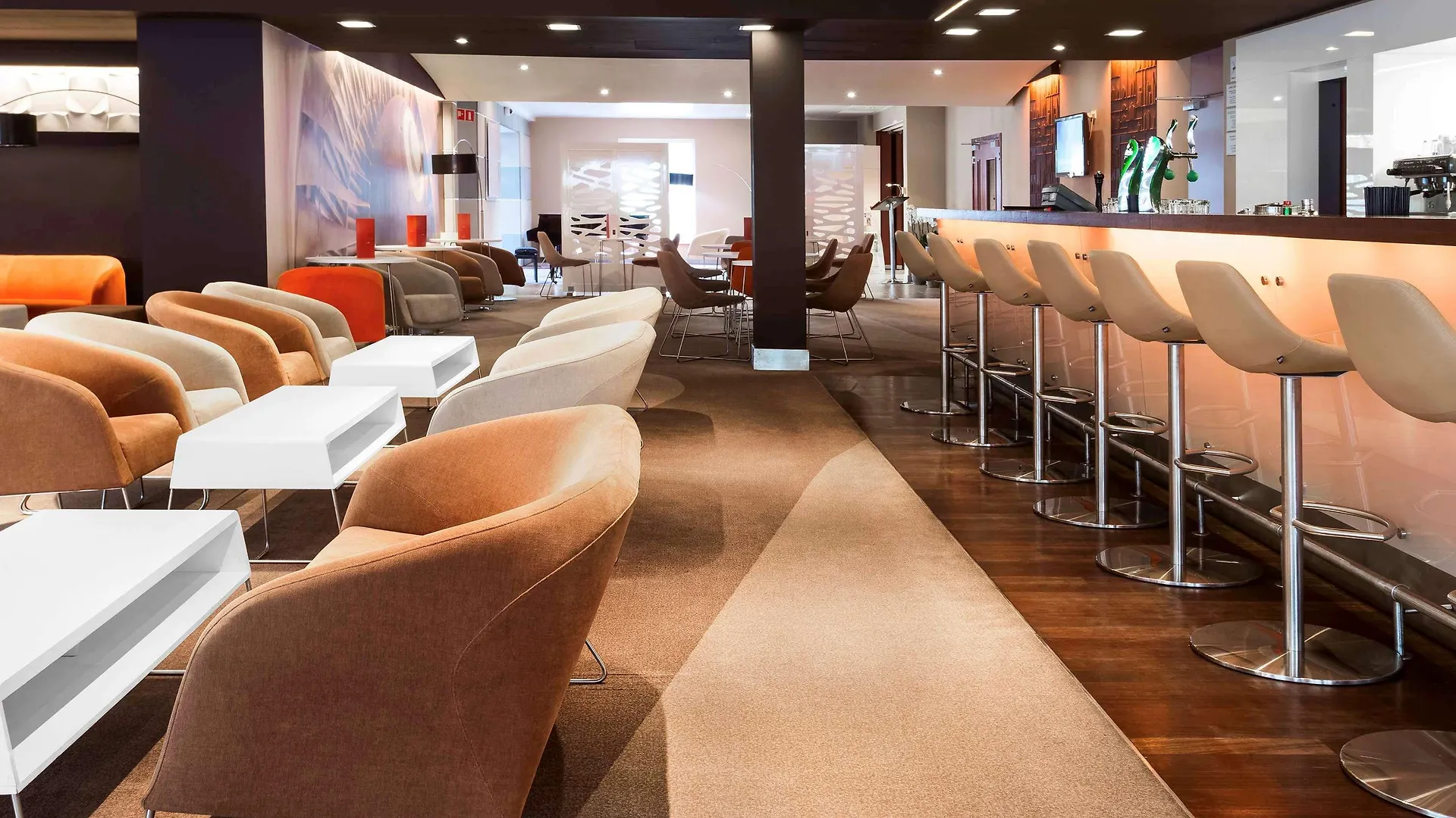 **** Hotel Novotel Warszawa Airport Polónia